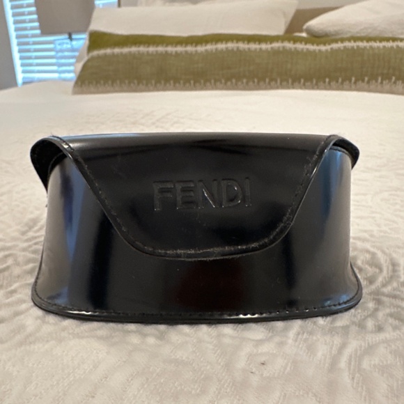 Fendi Black/Purple Gradient FS384 Iconic Buckle Oversized Square Sunglasses